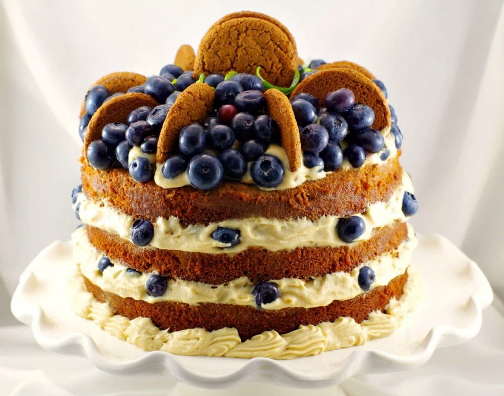 Old Fashioned Gingerbread Cake with Cookie Butter Filling