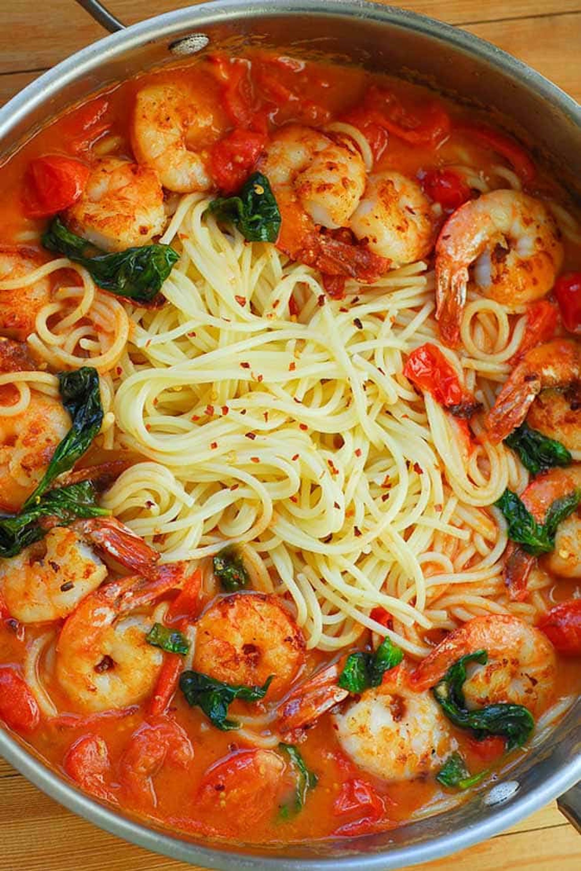 Garlic Shrimp Pasta in Red Wine Tomato Sauce - What's In The Pan? - My