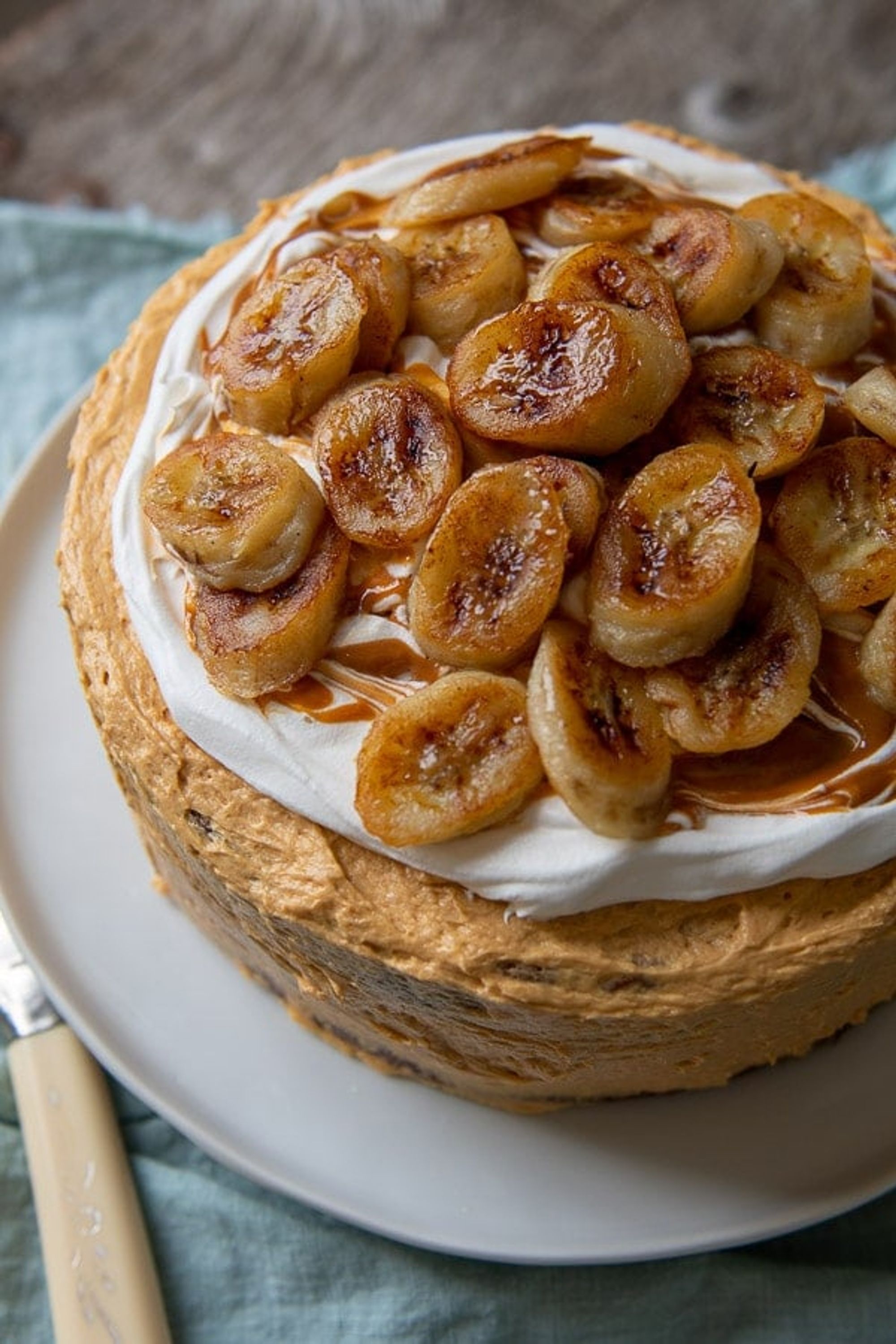 Banoffee Cake | Easy Cake Recipe with Fluffy Dulce de Leche Frosting ...